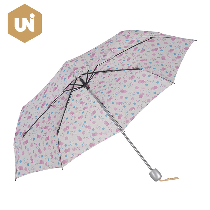 lady-folding-manual-open-umbrella_4732.jpg