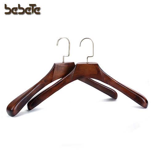 Key features and benefits of wooden hangers