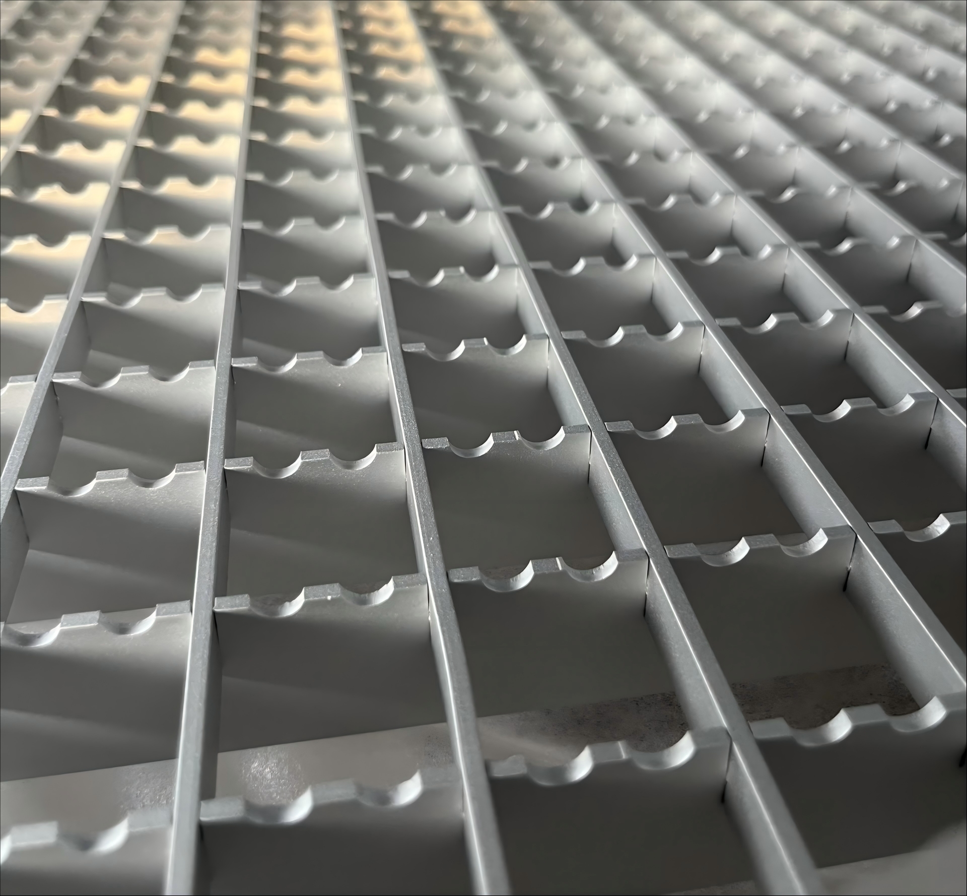 Aluminum Grating Supplier Insights: How to Choose the Right Partner for Your Project
